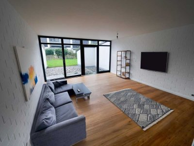 Neuwertiges Reihenmittelhaus mit PV-Anlage, Fußbodenheizung, neuem Dach, eigenem Garten & Garage