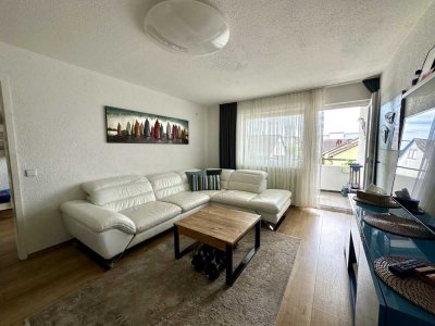 Schön renovierte  2,5-Zi Wohnung mit Balkon und Stellplatz