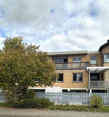 Schickes, modernes 2-Familienhaus mit drei Garagen in 52382 Niederzier