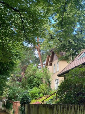 Traumwohnung mit Stuck und Garten in Stadtvilla am Waldsee