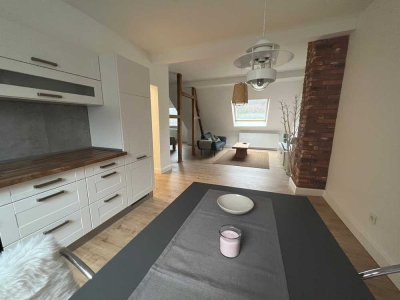 Möblierte, kernsanierte, lichtdurchflutete Wohnung mit Loftcharakter in ruhiger und zentraler Lage