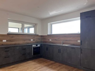 Traumhaft ruhig gelegene 3-Zimmer Penthouse Wohnung mit EBK und riesiger Terrasse, Südseite