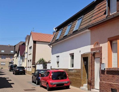 Lichtdurchflutetes Ein- bis Zweifamilienhaus mit Charme in Ludwigshafen-Oppau – sofort verfügbar!