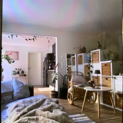 Neuwertige Wohnung mit 1,5 Zimmern und EBK in Insheim