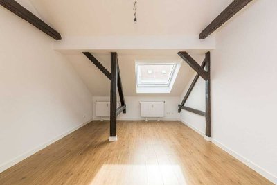 Helle 2-Zimmer-Dachgeschosswohnung mit Wohlfühlcharakter – ideal für Singles oder Paare