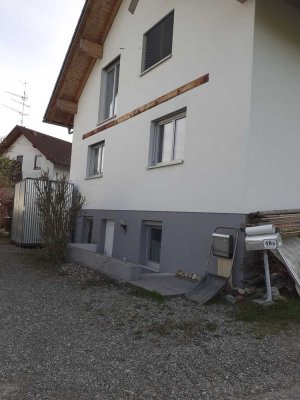 Geschmackvolle, neuwertige 2-Zimmer-Souterrain-Wohnung mit geh. Innenausstattung mit Balkon und EBK