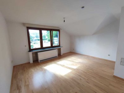 Frisch renovierte, gemütliche 3-Zi.-Dachgeschosswohnung in Zentrumsnähe in Sprockhövel