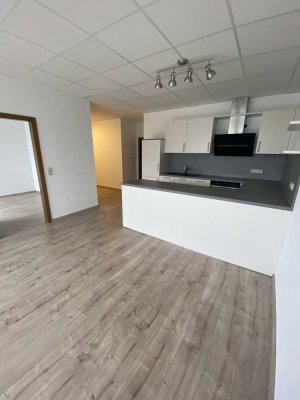 Modernisierte 2,5 Raum-Wohnung mit Balkon und Einbauküche in Büdingen
