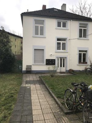 Neugestaltete DG-Wohnung im Hinterhaus in ruhiger Umgebung