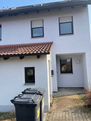 Exklusives 5-Zimmer-Reihenendhaus mit EBK in Auerbach in der Oberpfalz