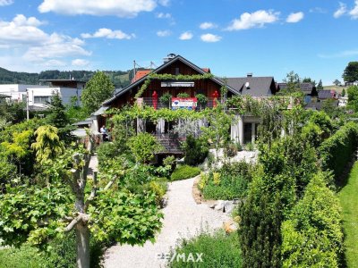 Garten zum Entspannen mit geschmackvoll ausgestattetem Haus