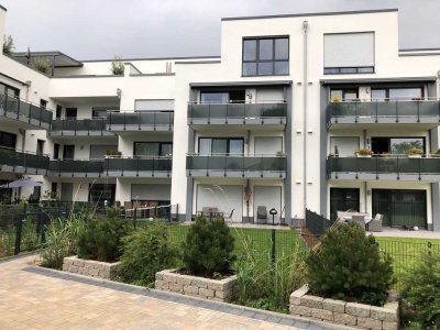 Exklusive, geräumige 2-Zimmer-Wohnung in Nauheim mit Terasse/Garten