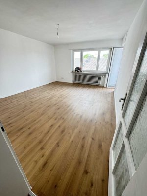 Renovierte 3-Zimmer-Wohnung mit Balkon, Garage & Dachbodenraum – Zentrale Lage in Schweinfurt-Bergl