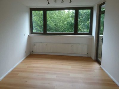 Stilvolle, gepflegte 3-Zimmer-Wohnung mit Balkon und EBK in Bonn