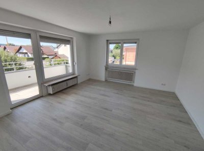 Saniert 2022, mit Balkon und EBK: Freundliche 4-Zimmer-Wohnung in Ergolding