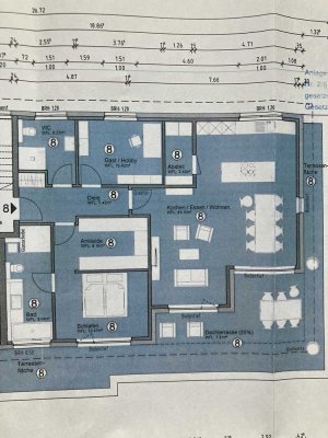 Geschmackvolle, neuwertige 3-Zimmer-Penthouse-Wohnung mit geh. Innenausstattung mit Balkon