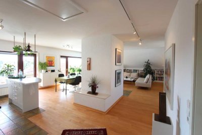 Exklusive 3,5-Raum-DG-Wohnung mit Balkon und EBK in Seeheim