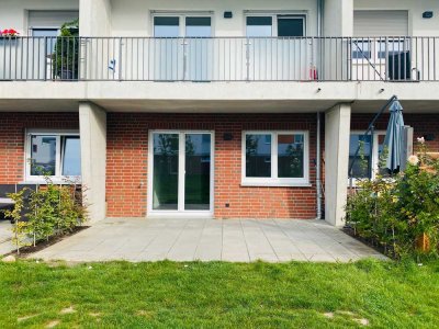 Terrasse, Spielplatz und Wiese vor dem Haus -modernes Wohnen mit 3 Zimmern.
