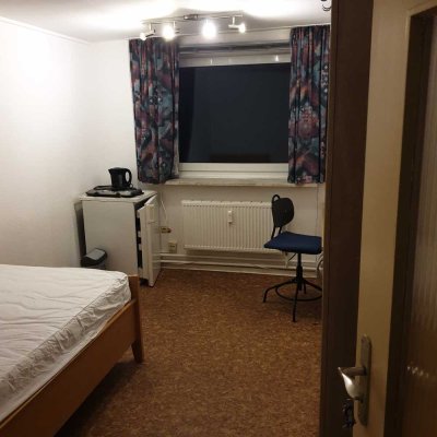 Ein möbl.-Zimmer Souterain in Hamburg-Langenhorn