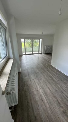 1. Obergeschoss - frisch sanierte 4-Z.-W. mit Balkon ab September