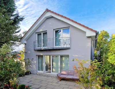 Von Privat: Lichtdurchflutetes Architekten-Haus mit Einliegerwohnung in Top-Halbhöhenlage