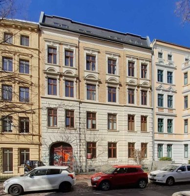 2-Zimmer-Apartment mit saniertem Bad und kleiner Einbauküche im ruhigen Hinterhaus
