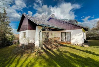 Rarität! Ein- bzw. Zweifamilienhaus in ruhiger Lage mit großem Garten und viel Potential!