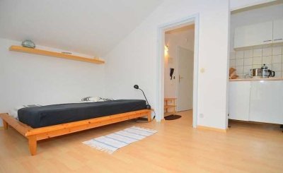 Helle ruhige ein Zimmer Nichtraucherwohnung am Waldrand, vollmöbliert, alles inklusive