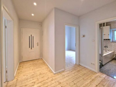 Frisch renovierte 3,5-Zimmerwohnung mit Balkon in zentraler Lage !