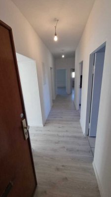 4,5-Zimmer Wohnung mit Balkon in Steglitz (Steglitz)