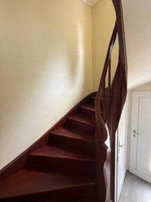 Solides, entwicklungsfähiges 6 Parteienhaus (5 freie Einheiten) zentral in Oberursel
