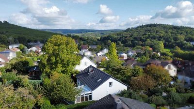 Traumhaus in Bestlage am Fuße des Weinbergs! Komplett saniert mit großem Grundstück, einzugsbereit!