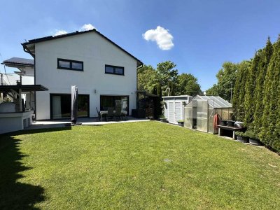 Katip | Neuwertiges Zweifamilienhaus mit luxuriöser Ausstattung und schönem Garten in Stadtbergen