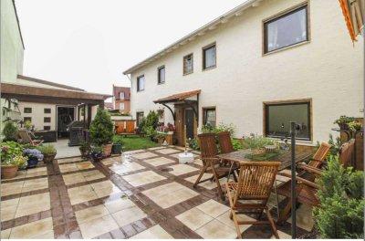 Stilvolle, vollst. renovierte 4-Raum-Maisonette-Wohnung mit Einbauküche und alle Elektro Geräten.