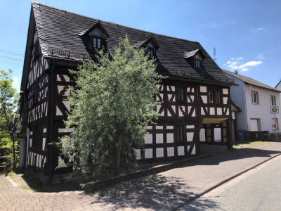 1-Zimmer Wohnung mit Einbauküche in schönem Fachwerkhaus in Langendernbach