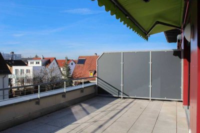 Wohlfühloase: Neuwertige 3-Zi-Penthousewohnung mit Dachterrasse und TG-Stellplatz in ruhiger Lage