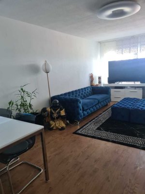 Stilvolle, vollständig renovierte 3-Zimmer-Wohnung mit Balkon und Einbauküche in Lampertheim