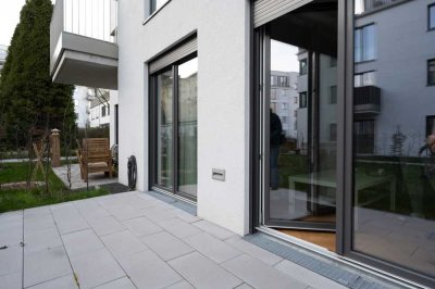 Exklusive 2-Zimmer-Erdgeschosswohnung mit Balkon und EBK in Berlin