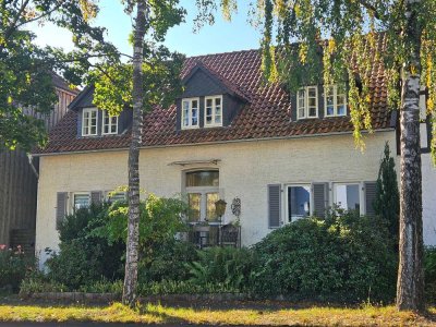 Charmantes Ein- bis Zweifamilienhaus mit Geschichte und Herz in Detmold-Hiddesen