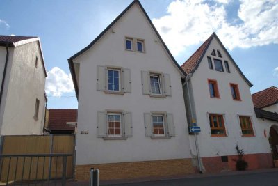 3-4 ZKB-DG-Wohnung in Heidesheim zu vermieten.