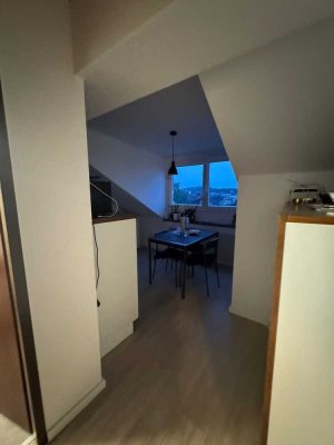 WG geeignete 2-Zimmer-Dachgeschosswohnung mit EBK in Aachen