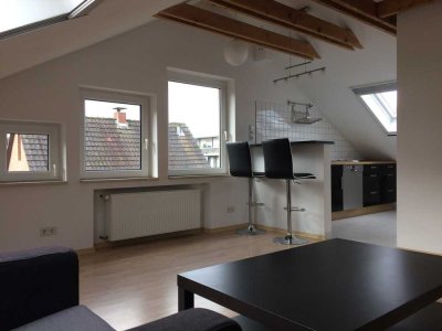 Helle Dachgeschoss-Wohnung in bester Lager von Leverkusen-Opladen (Am Kreispark)