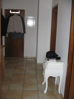 Gemütliche 2,5-Zimmer-DG-Wohnung mit Balkon, Tageslichtbad, EBK und Stellplatz in Oberursel (Taunus)