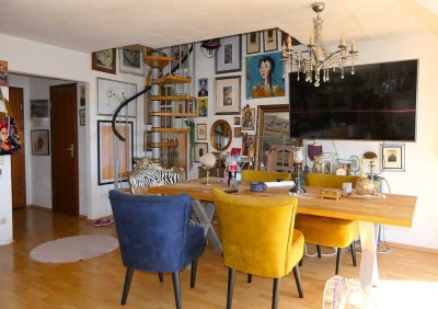 Fast wie im eigenen Haus
2-Zi.-ETW + Galerie mit tollem Weitblick im 2 Familienhaus