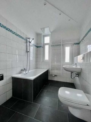 Stilvolle 4-Raum-Wohnung mit geh. Innenausstattung und 2 Balkone