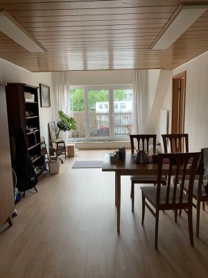 Only Women!!!  2-Zimmer-Wohnung in Frankfurt Fechenheim