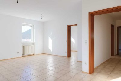 Freundliche, helle 4-Zimmer-DG-Wohnung in ruhiger Lage in 67466, Lambrecht