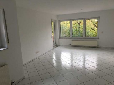 Freundliche und gepflegte 2-Zimmer-Wohnung mit EBK und Terrasse in Idstein