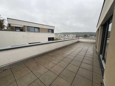 Traumhafte 4-Zimmer-Dachgeschosswohnung mit umlaufender Terrasse