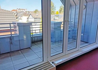 Großzügige 3-Zimmer-Galeriewohnung in zentraler Lage